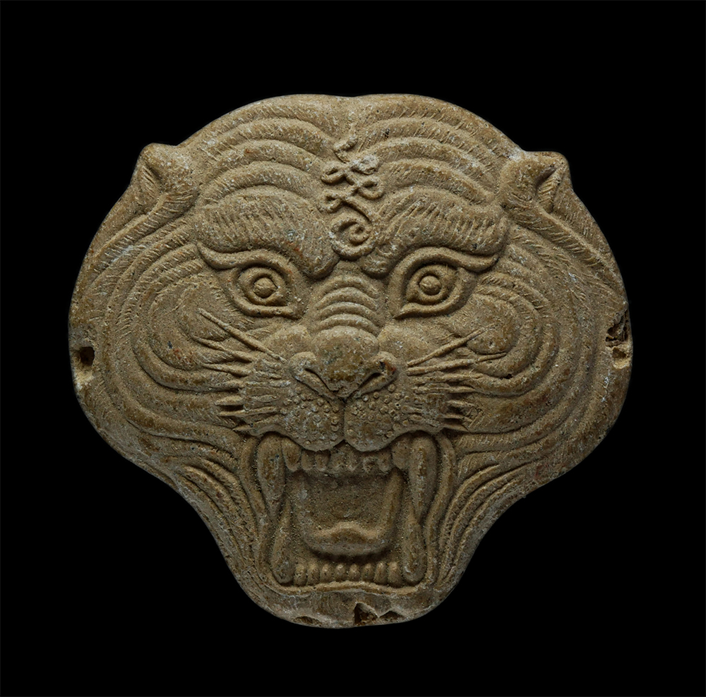 14May24 (11)p.jpg - หน้าเสือ หลวงพ่อเปิ่น วัดบางพระ อ.นครชัยศรี จ.นครปฐม เนื้อผงพุทธคุณ ผงว่าน หลังยันต์เข้มขลัง | https://kamulet.in.th